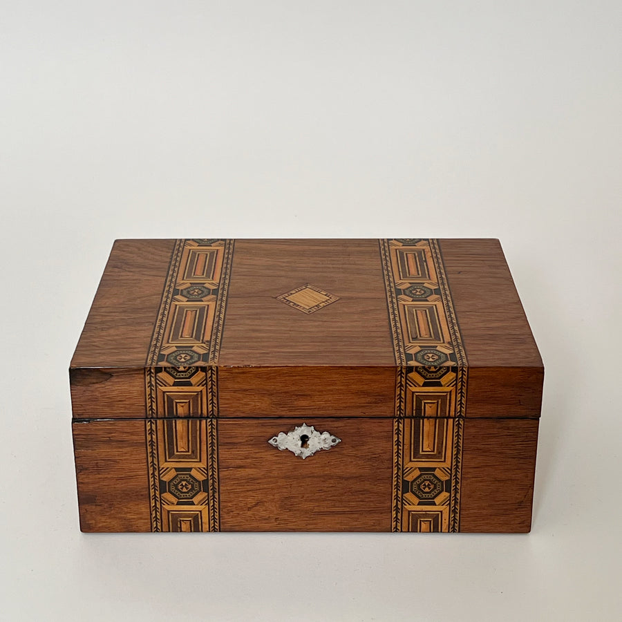 Antique Box B4651